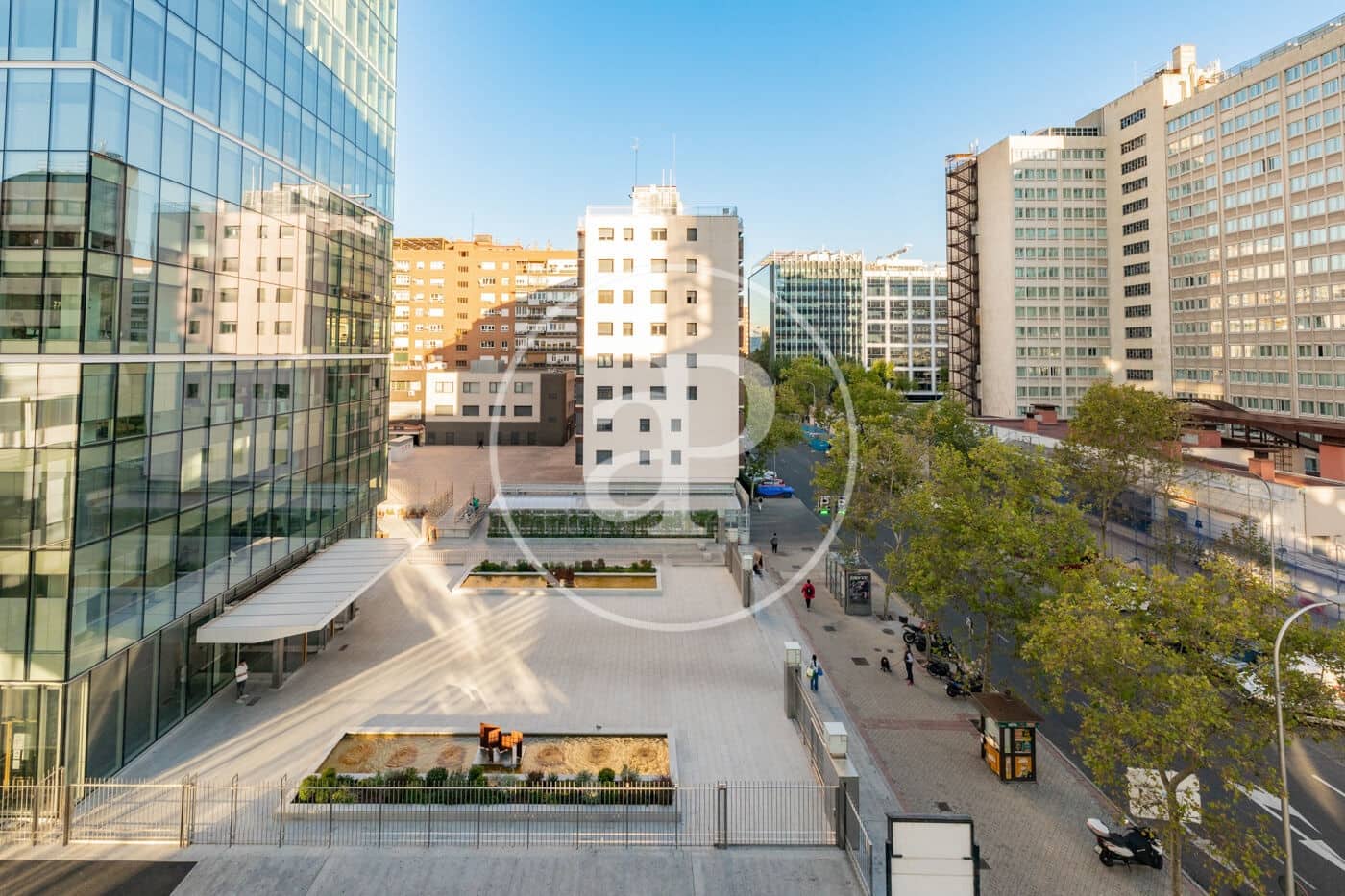 2 bedroom Apartment for rent in Madrid city with garage - € 2,100 (Ref: 9236897)