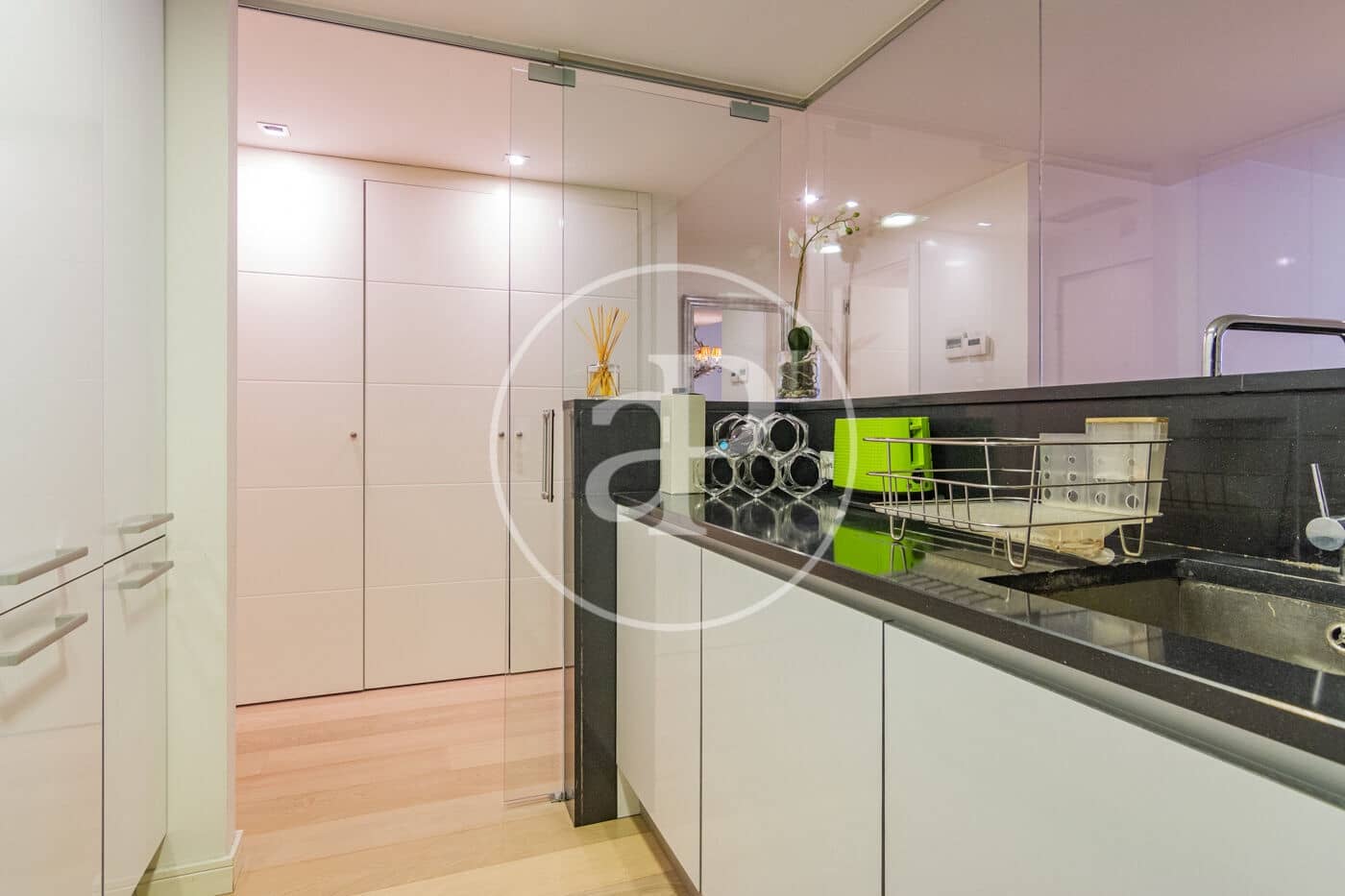 1 soverom Leilighet til leie i Madrid by med garasje - € 3 700 (Ref: 9236898)