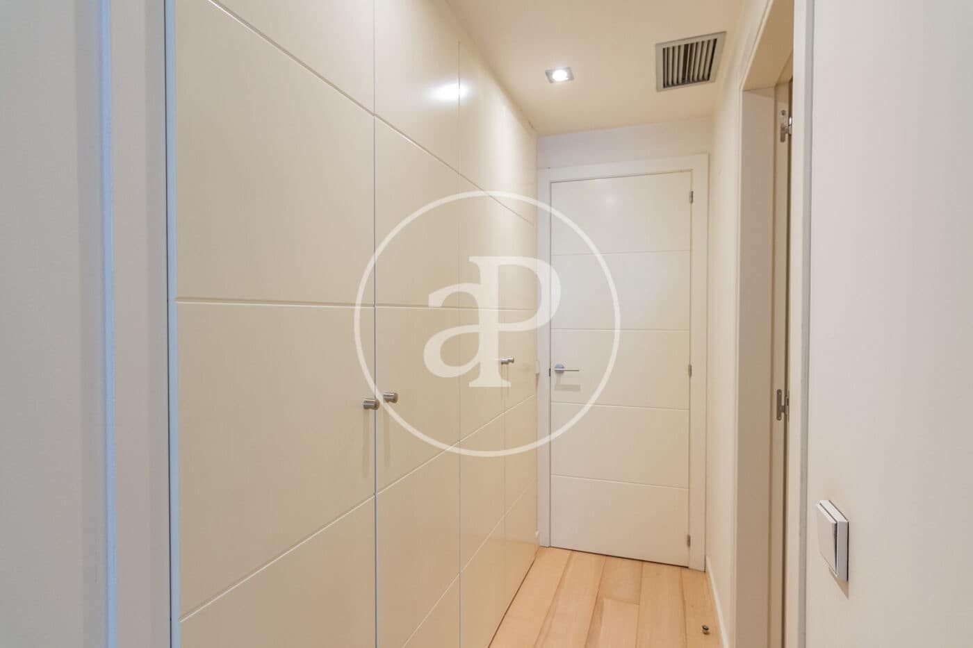 1 soverom Leilighet til leie i Madrid by med garasje - € 3 700 (Ref: 9236898)