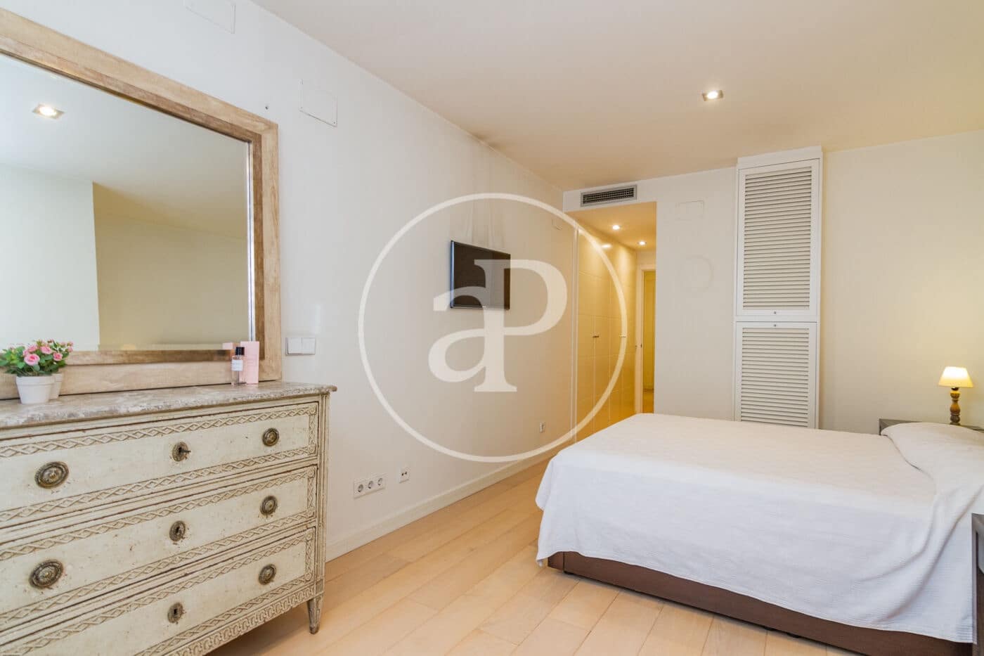 1 soverom Leilighet til leie i Madrid by med garasje - € 3 700 (Ref: 9236898)