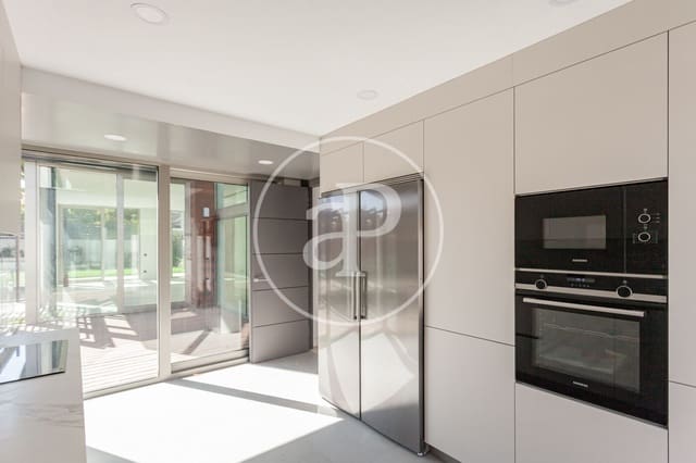 4 bedroom Villa for sale in Aravaca, Madrid city with pool - € 2,190,000 (Ref: 9240417)