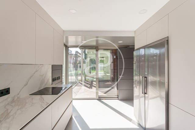 4 bedroom Villa for sale in Aravaca, Madrid city with pool - € 2,190,000 (Ref: 9240417)