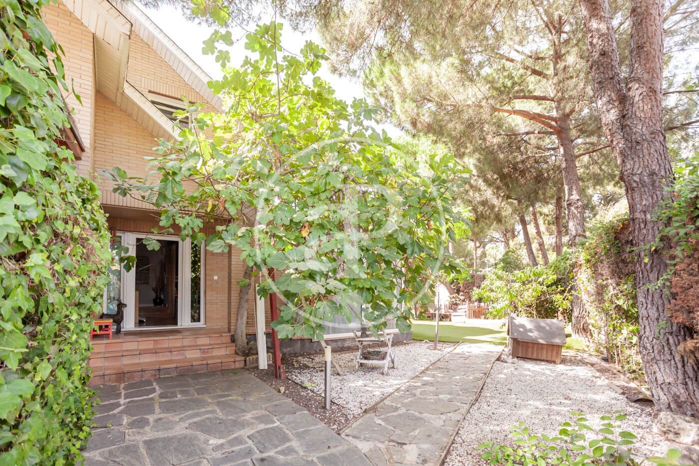 6 soverom Villa til salgs i Las Rozas de Madrid med svømmebasseng - € 1 250 000 (Ref: 9240422)