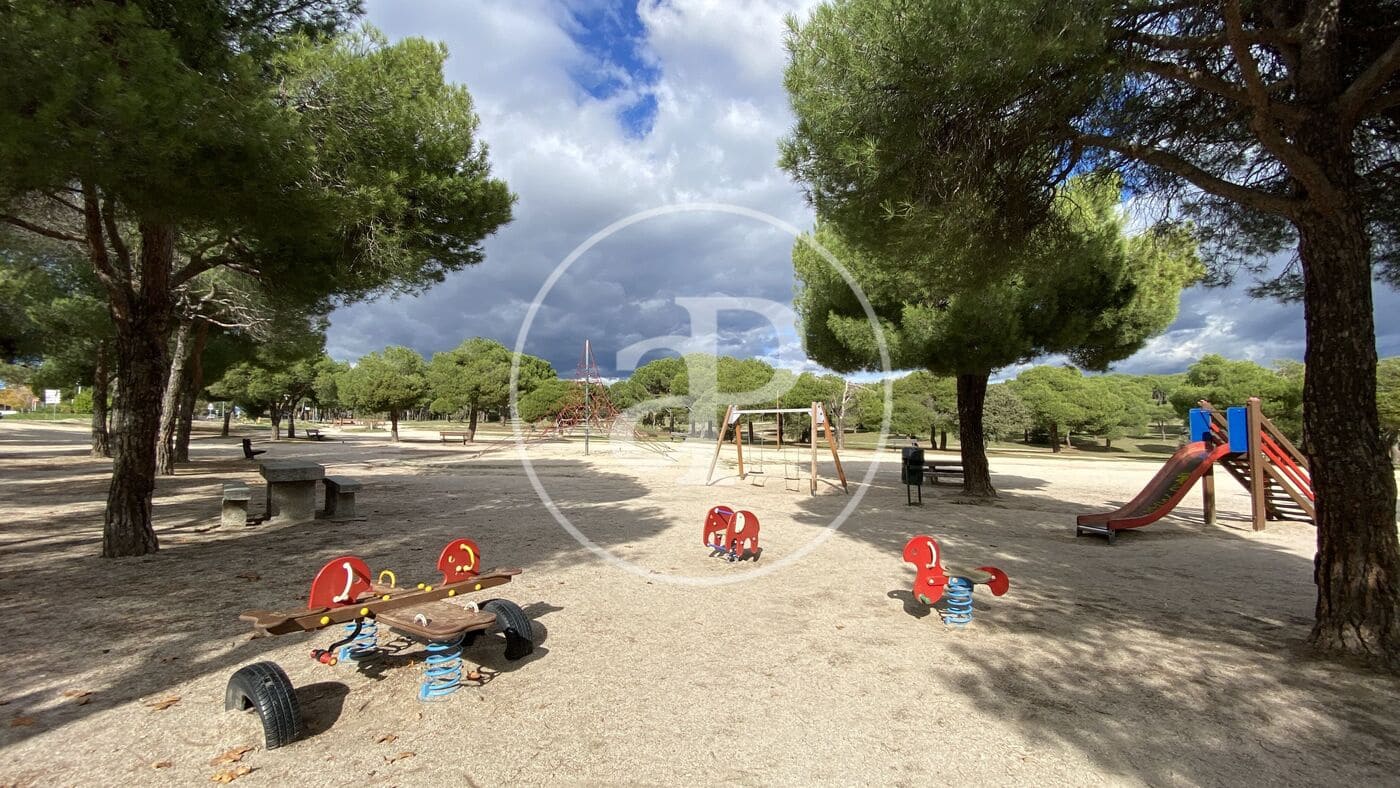 6 soverom Villa til salgs i Las Rozas de Madrid med svømmebasseng - € 1 250 000 (Ref: 9240422)