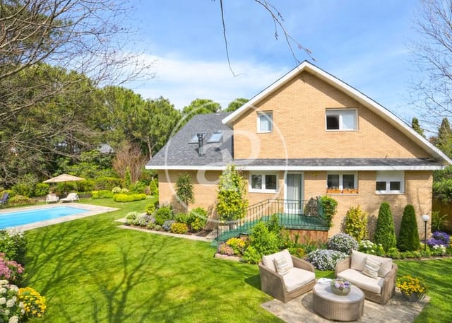 6 Zimmer Villa zu verkaufen in Las Rozas de Madrid mit Pool - 1.250.000 € (Ref: 9240422)