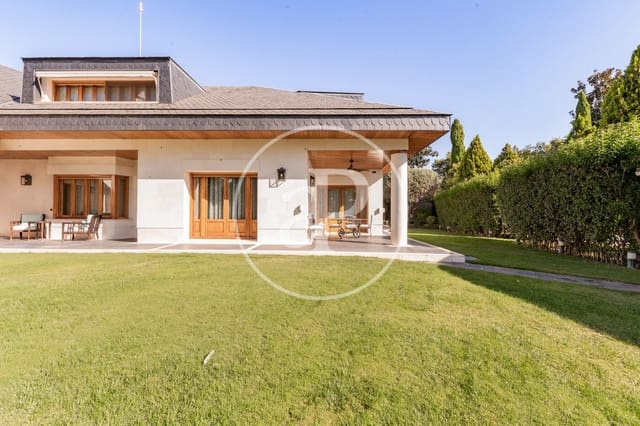 9 bedroom Villa for sale in Piovera, Madrid city with pool - € 7,000,000 (Ref: 9243420)
