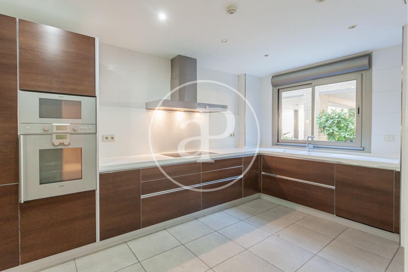 6 soveværelse Villa til leje i Pozuelo de Alarcon med swimmingpool - € 6.500 (Ref: 9243421)