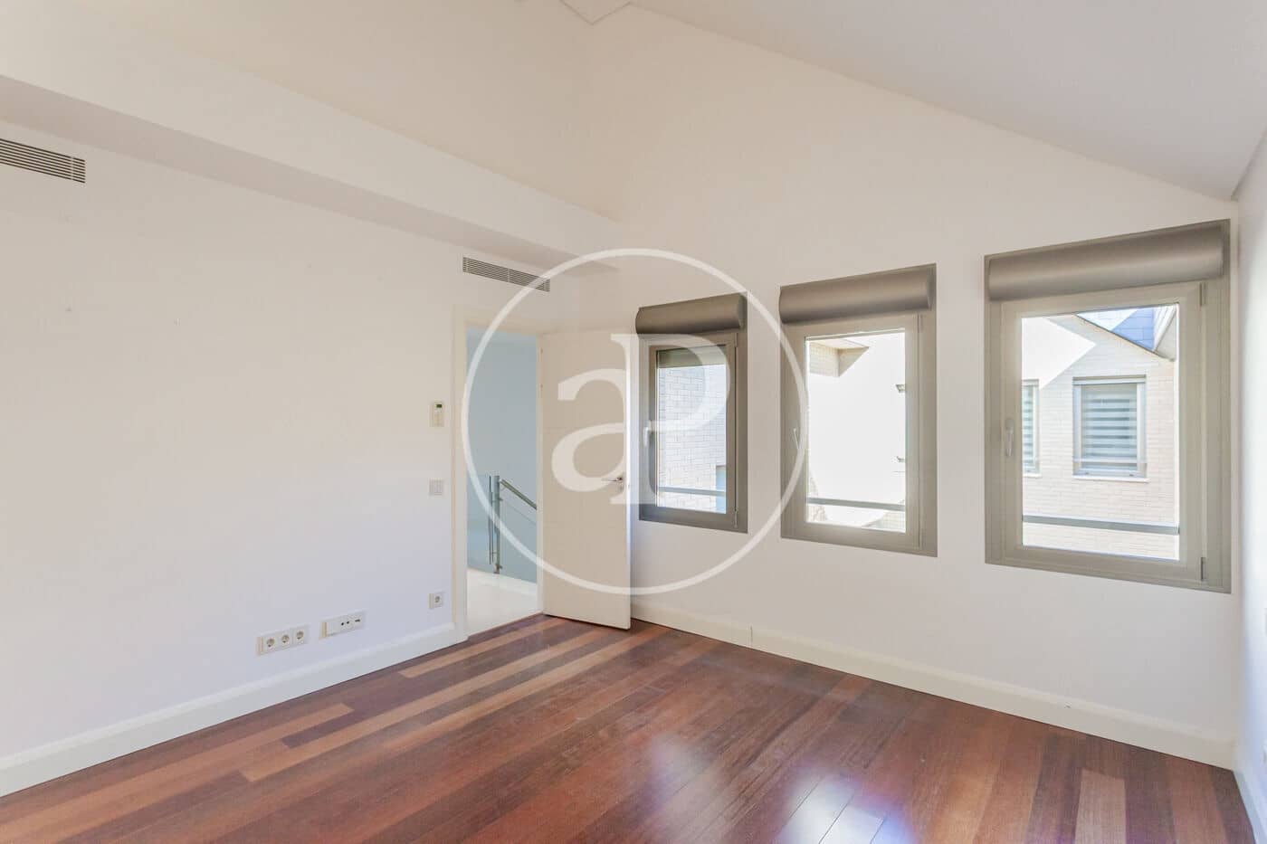 6 soveværelse Villa til leje i Pozuelo de Alarcon med swimmingpool - € 6.500 (Ref: 9243421)