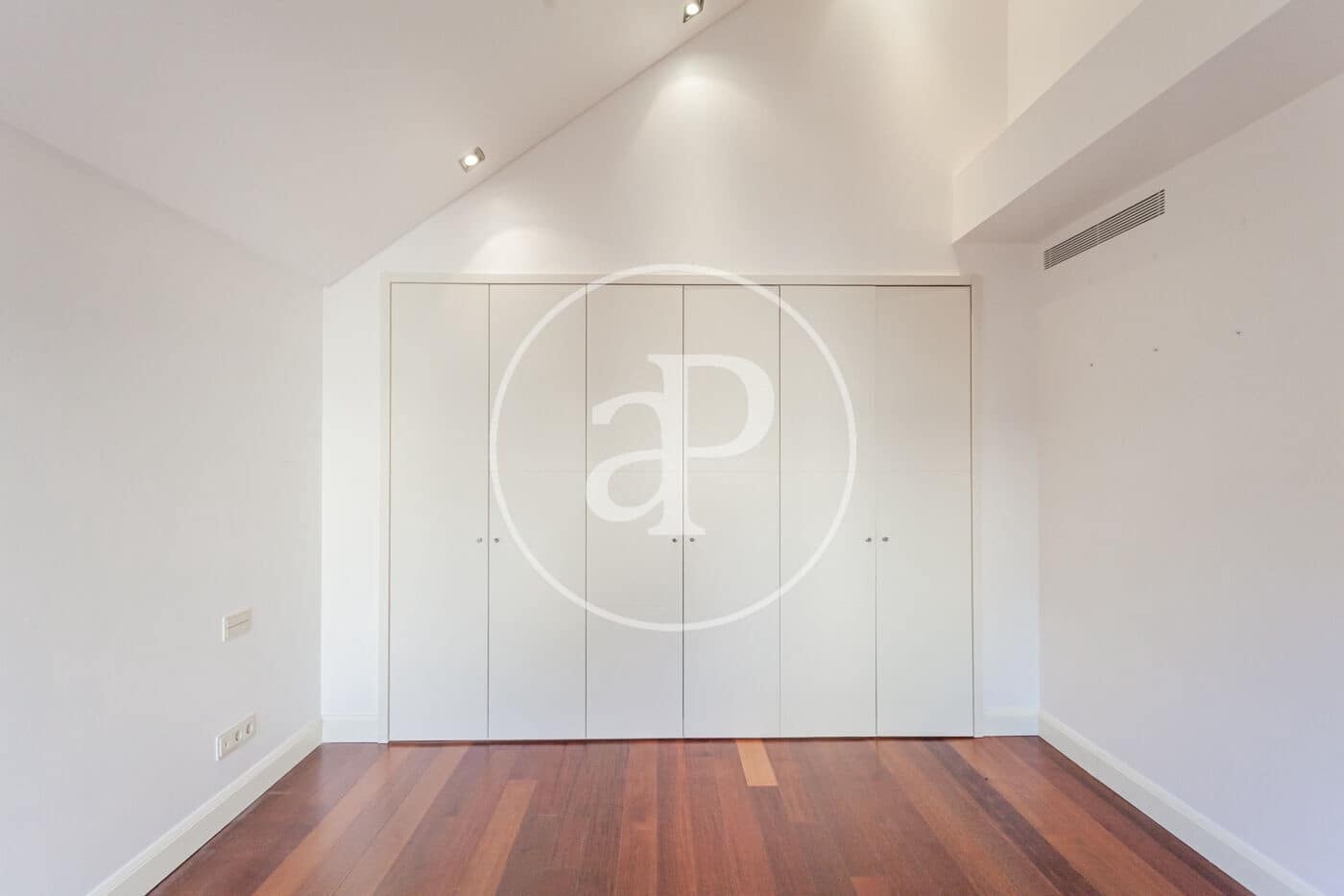 6 soveværelse Villa til leje i Pozuelo de Alarcon med swimmingpool - € 6.500 (Ref: 9243421)