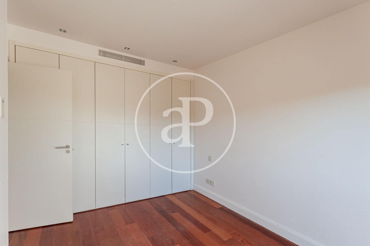 6 soveværelse Villa til leje i Pozuelo de Alarcon med swimmingpool - € 6.500 (Ref: 9243421)