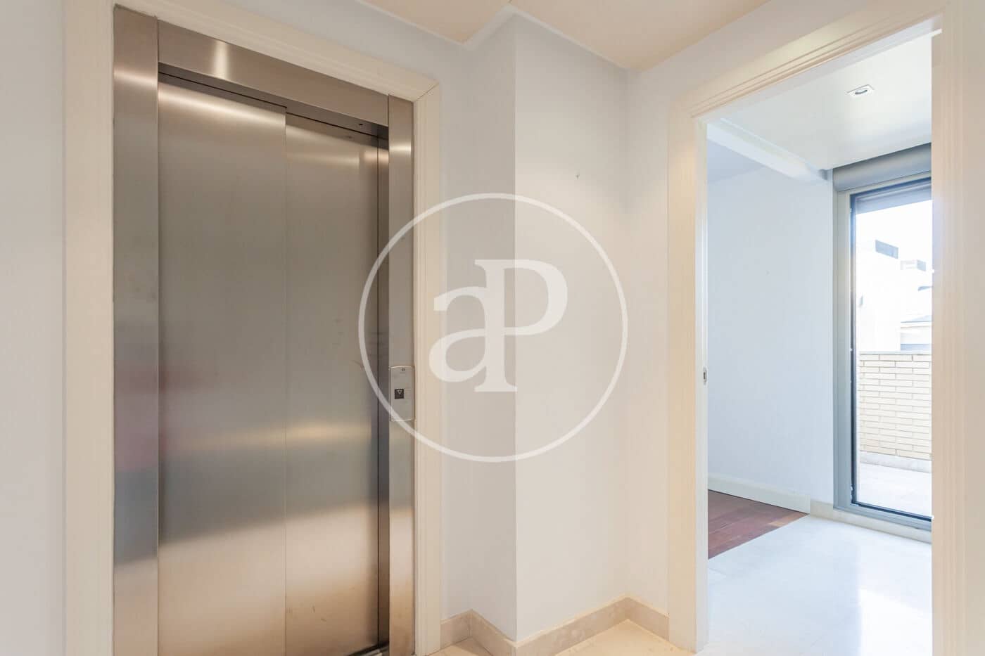 6 soveværelse Villa til leje i Pozuelo de Alarcon med swimmingpool - € 6.500 (Ref: 9243421)