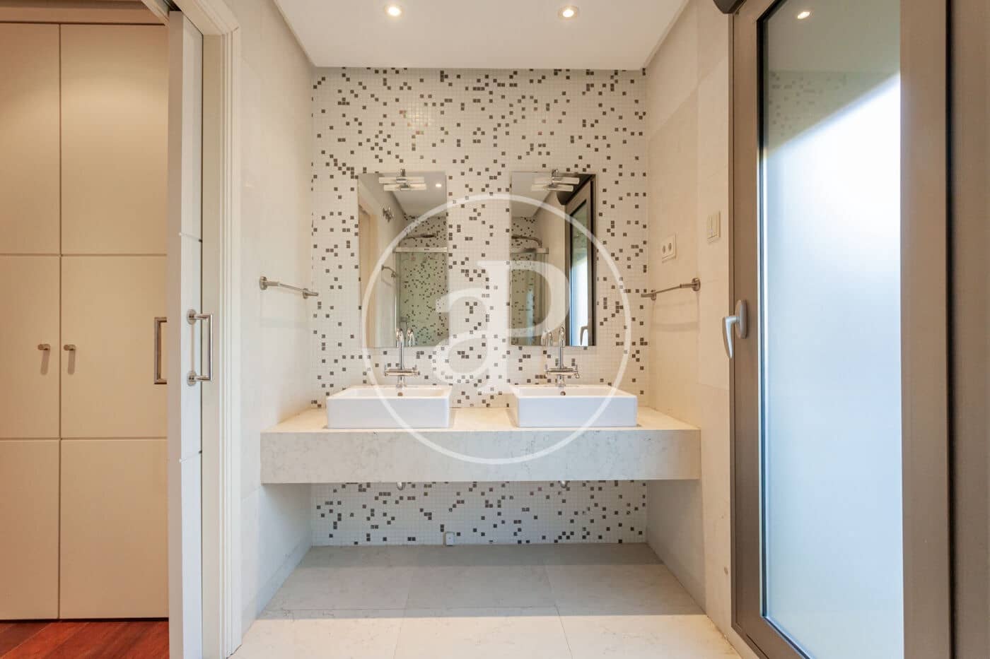 6 soveværelse Villa til leje i Pozuelo de Alarcon med swimmingpool - € 6.500 (Ref: 9243421)