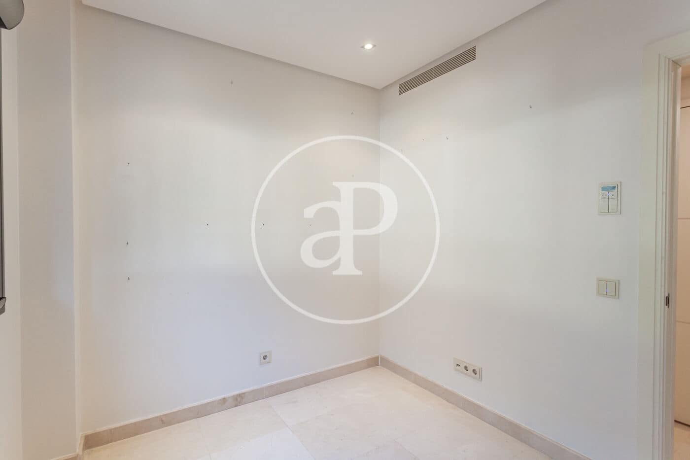 6 soveværelse Villa til leje i Pozuelo de Alarcon med swimmingpool - € 6.500 (Ref: 9243421)