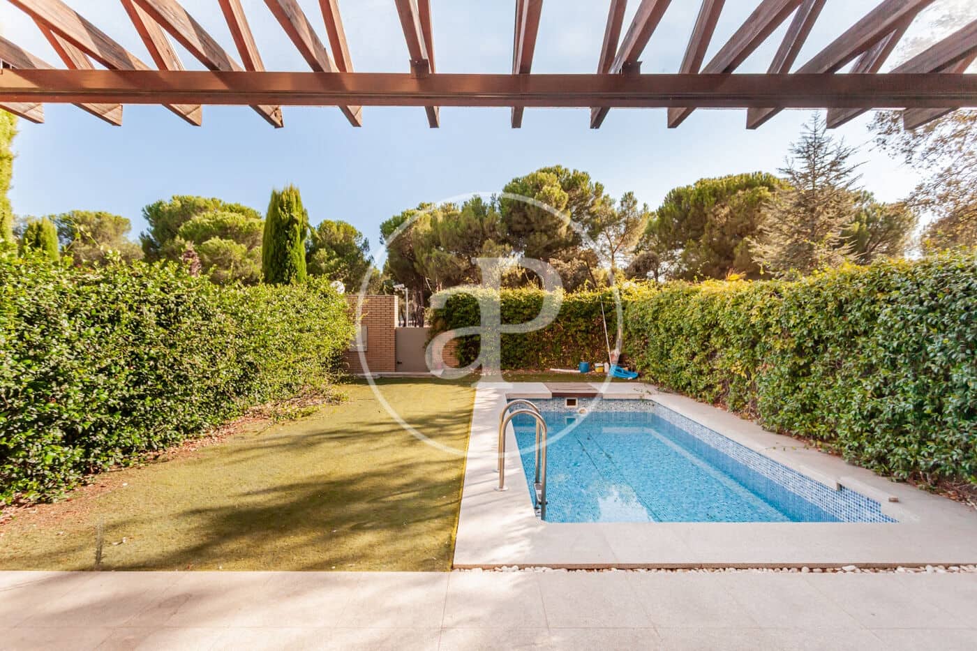 6 soveværelse Villa til leje i Pozuelo de Alarcon med swimmingpool - € 6.500 (Ref: 9243421)