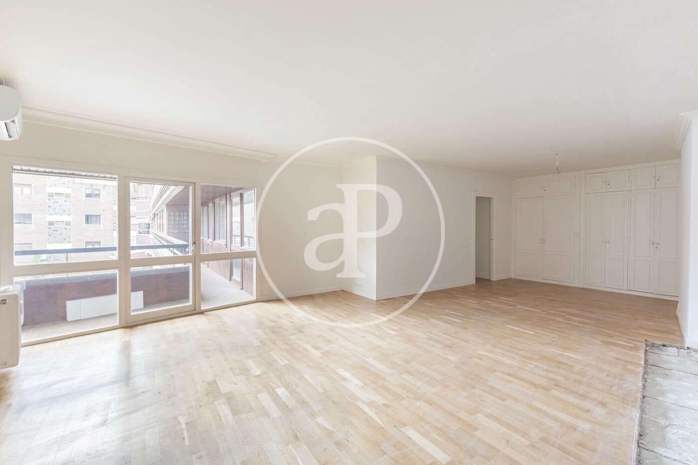 2 soverom Leilighet til leie i Madrid by med svømmebasseng garasje - € 2 600 (Ref: 9255289)