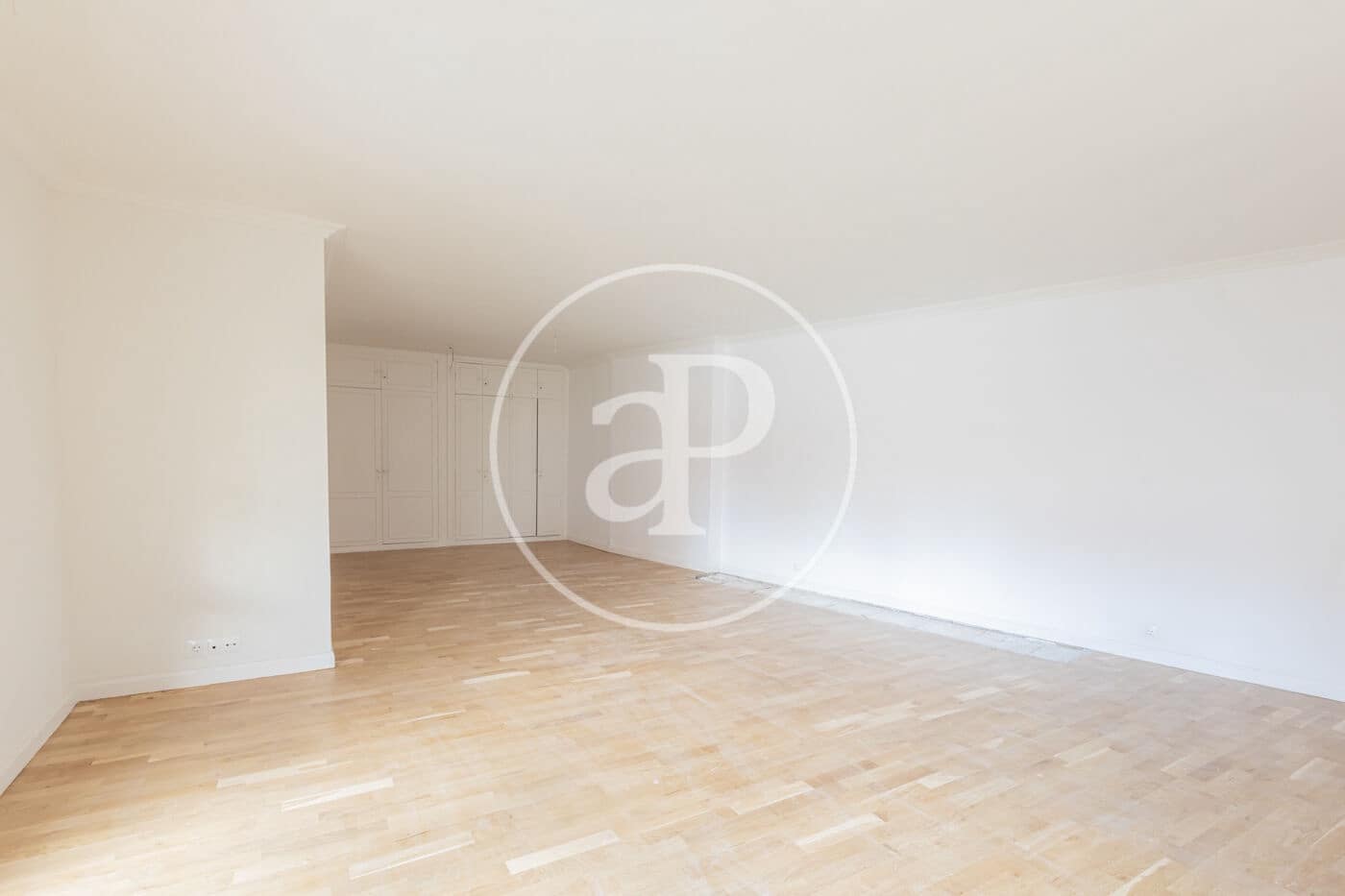 2 soverom Leilighet til leie i Madrid by med svømmebasseng garasje - € 2 600 (Ref: 9255289)