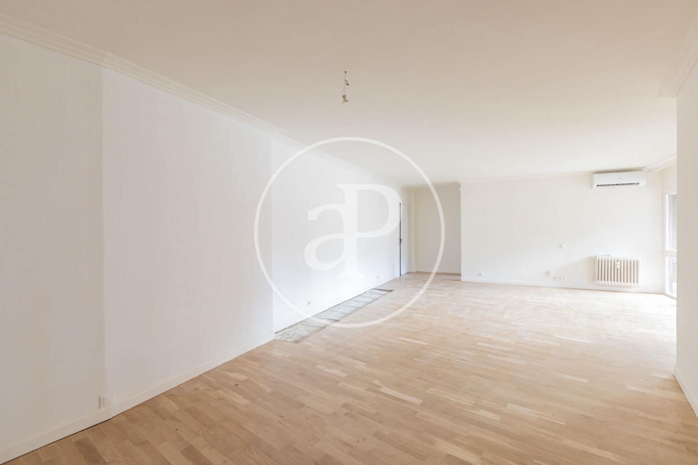 2 soverom Leilighet til leie i Madrid by med svømmebasseng garasje - € 2 600 (Ref: 9255289)