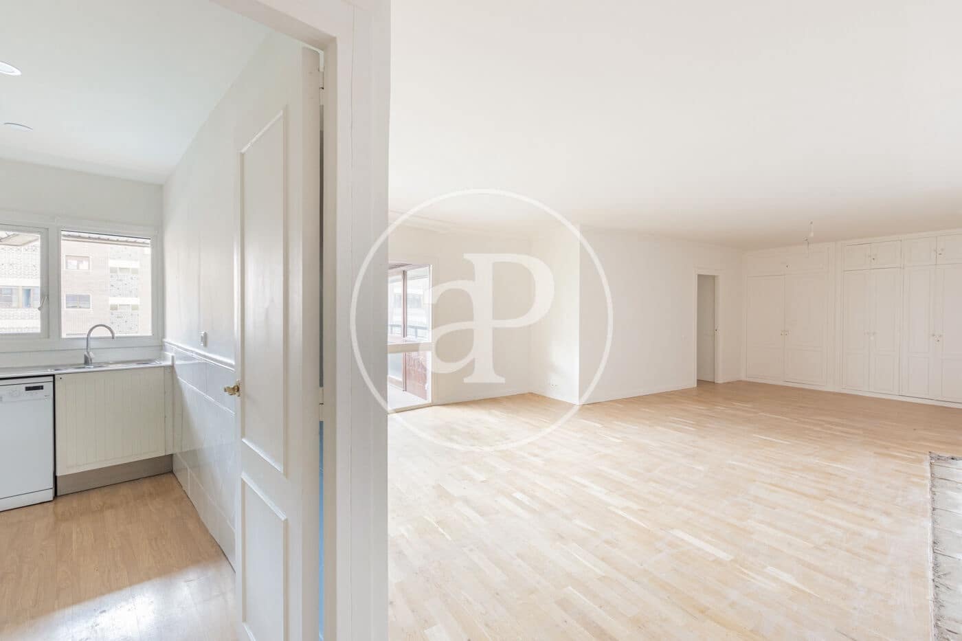 2 soverom Leilighet til leie i Madrid by med svømmebasseng garasje - € 2 600 (Ref: 9255289)