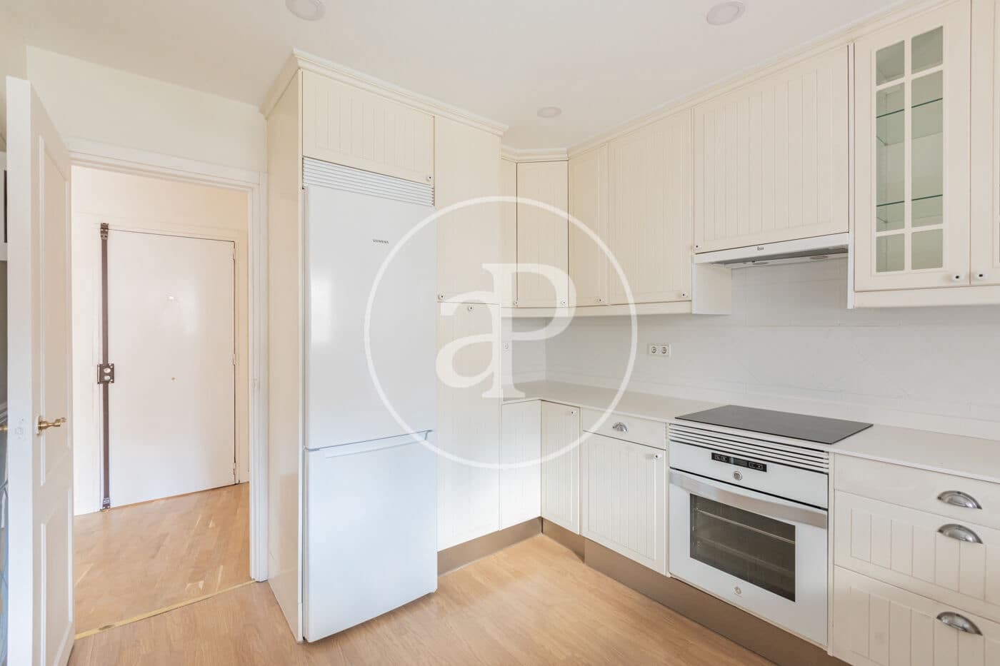 2 soverom Leilighet til leie i Madrid by med svømmebasseng garasje - € 2 600 (Ref: 9255289)