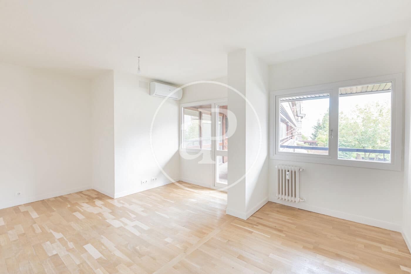 2 soverom Leilighet til leie i Madrid by med svømmebasseng garasje - € 2 600 (Ref: 9255289)