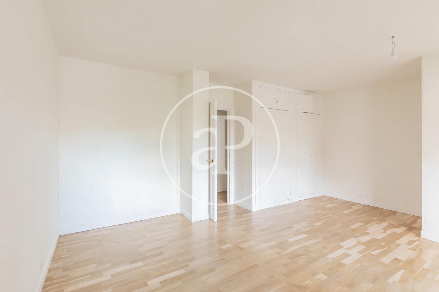 2 soverom Leilighet til leie i Madrid by med svømmebasseng garasje - € 2 600 (Ref: 9255289)