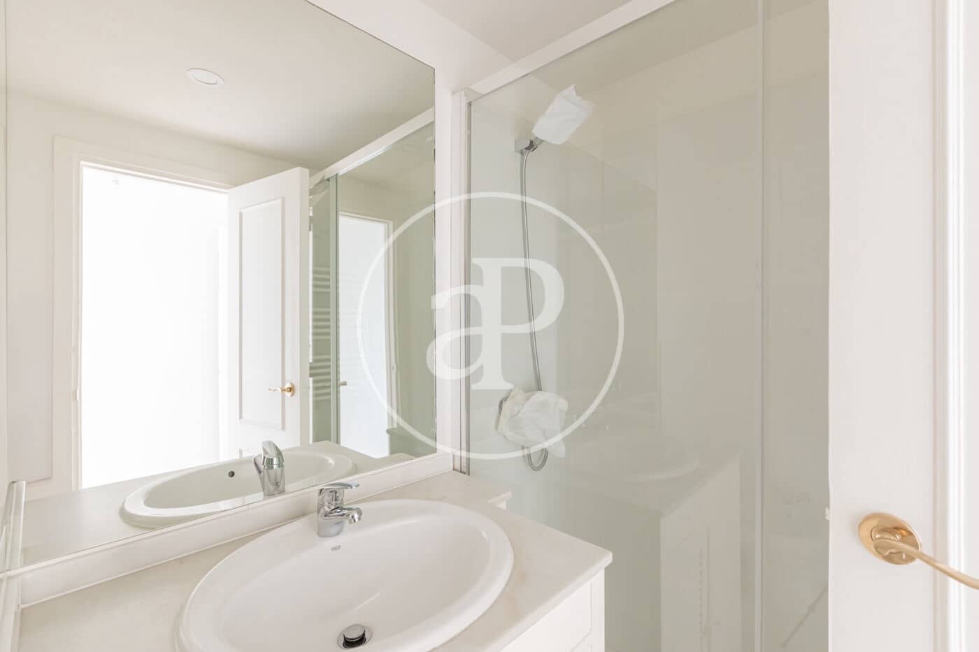 2 soverom Leilighet til leie i Madrid by med svømmebasseng garasje - € 2 600 (Ref: 9255289)