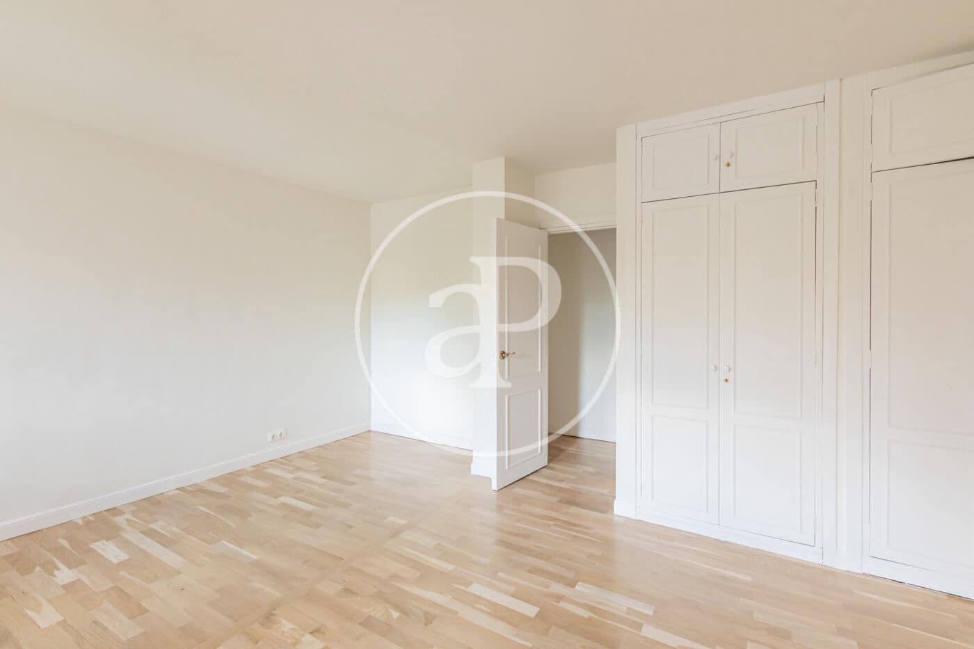 2 soverom Leilighet til leie i Madrid by med svømmebasseng garasje - € 2 600 (Ref: 9255289)