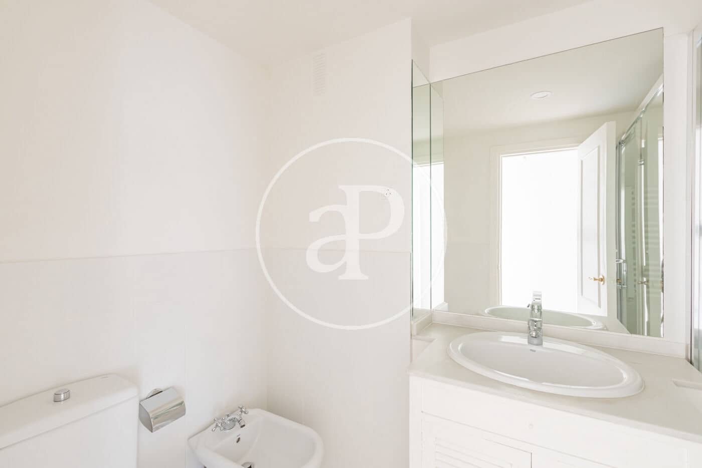 2 soverom Leilighet til leie i Madrid by med svømmebasseng garasje - € 2 600 (Ref: 9255289)