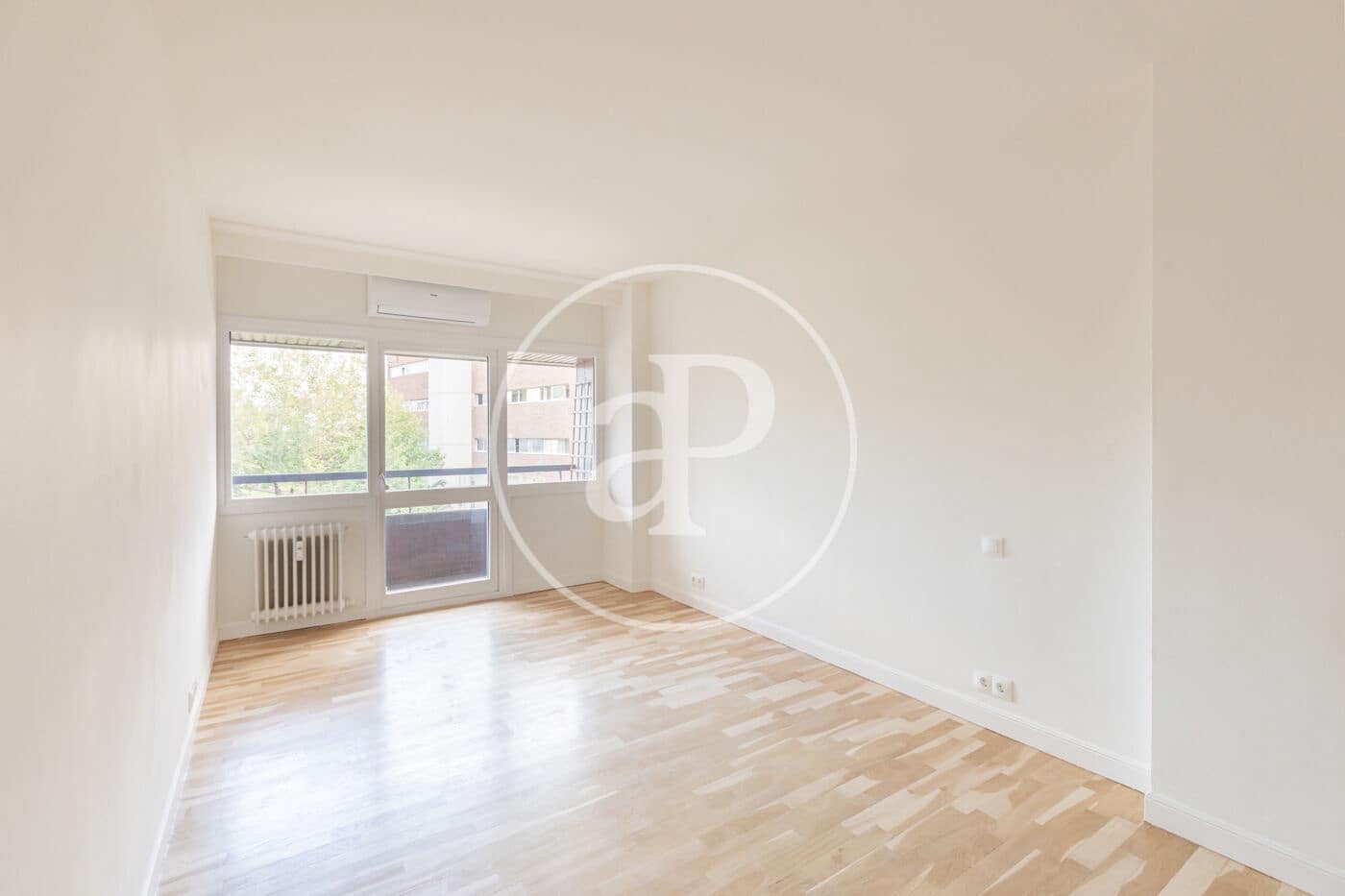 2 soverom Leilighet til leie i Madrid by med svømmebasseng garasje - € 2 600 (Ref: 9255289)