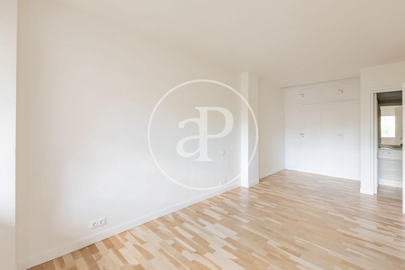 2 soverom Leilighet til leie i Madrid by med svømmebasseng garasje - € 2 600 (Ref: 9255289)