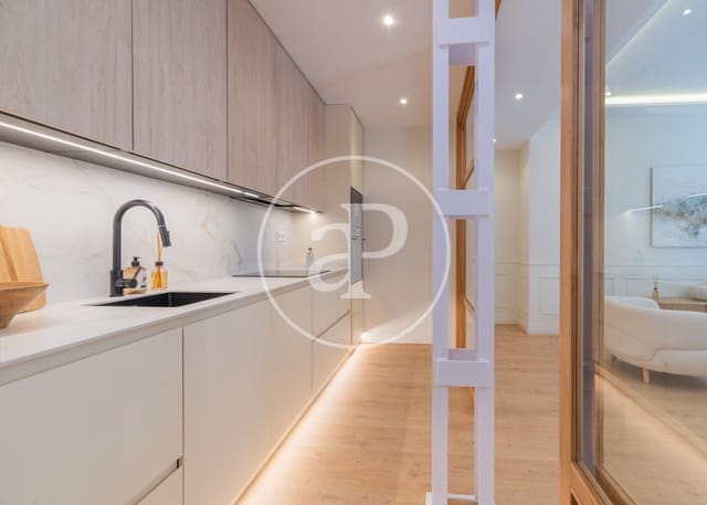 3 soveværelse Lejlighed til salg i Cuatro Caminos, Madrid by - € 1.395.000 (Ref: 9255297)