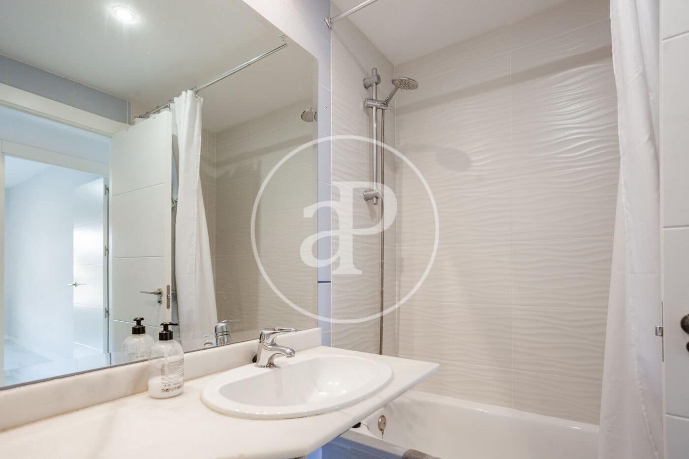 4 bedroom Apartment for sale in Las Rozas de Madrid with pool - € 675,000 (Ref: 9258127)