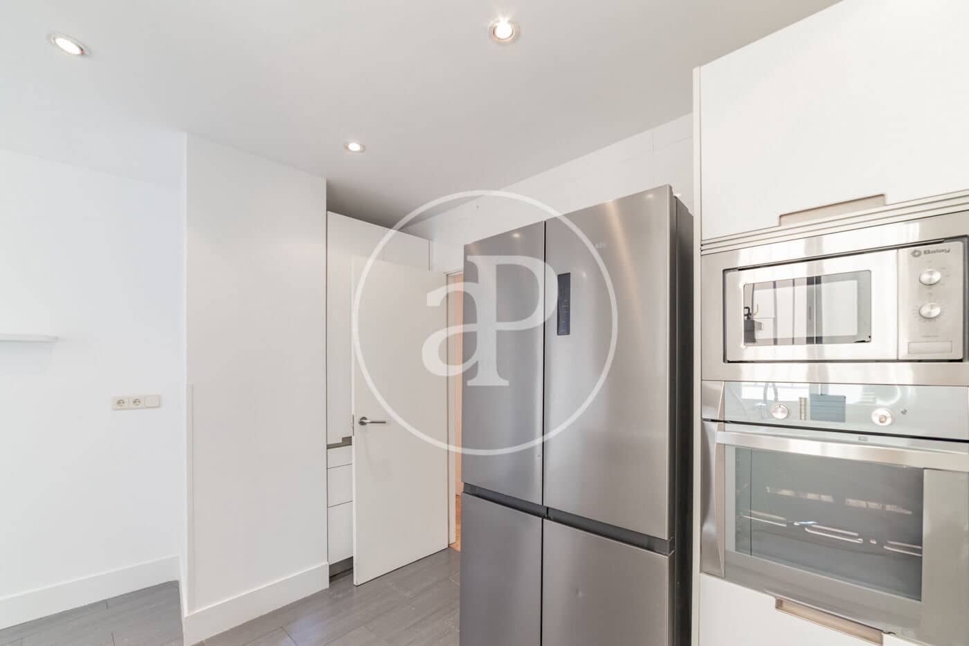 4 soveværelse Lejlighed til leje i Madrid by - € 6.000 (Ref: 9262613)