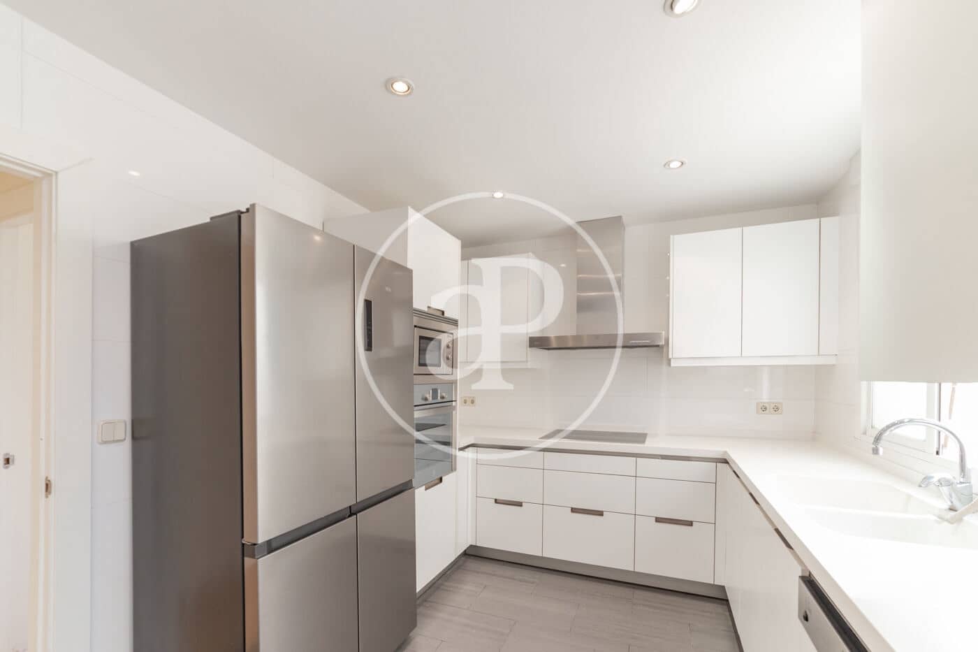 4 soveværelse Lejlighed til leje i Madrid by - € 6.000 (Ref: 9262613)