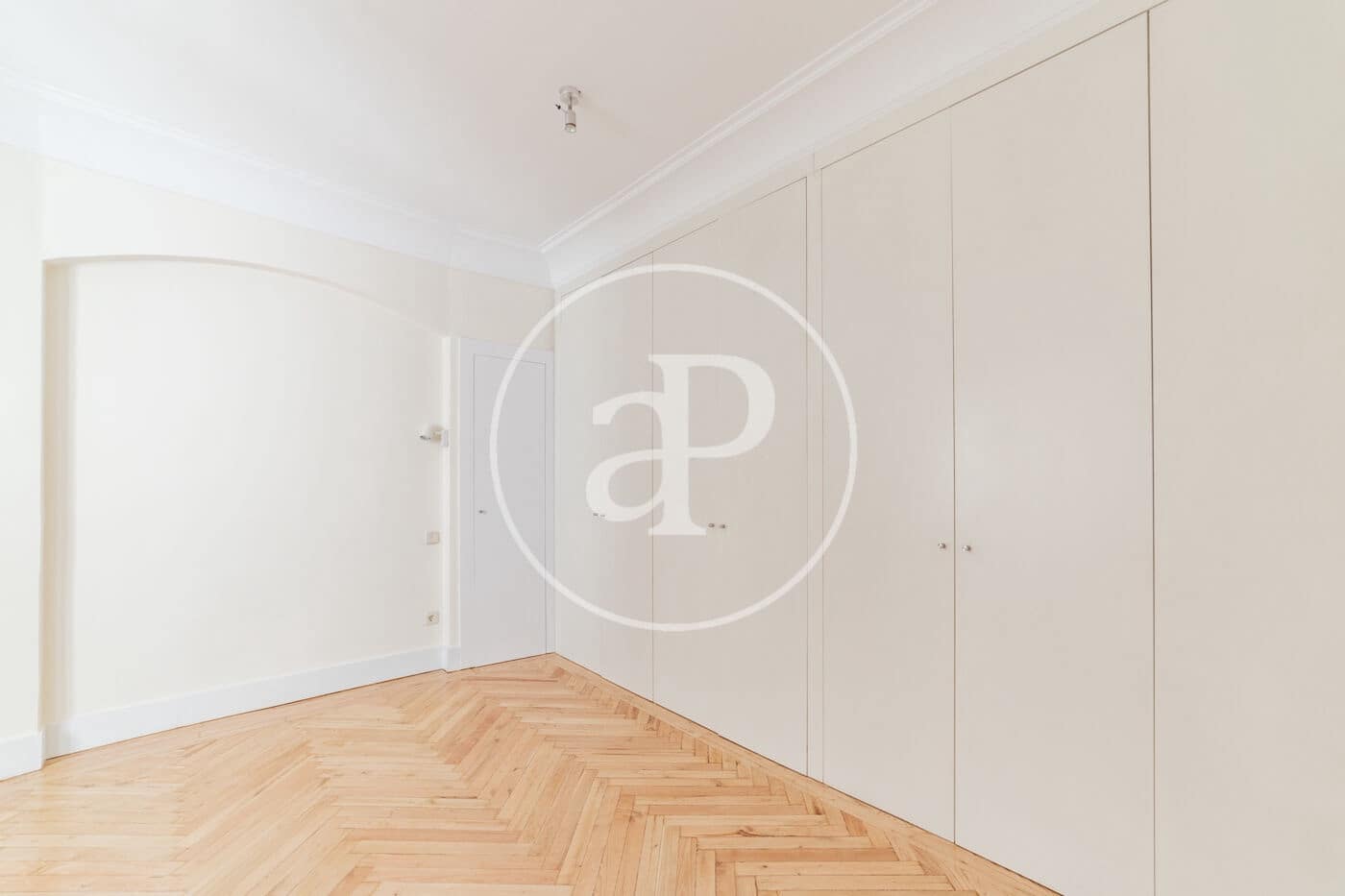 4 soveværelse Lejlighed til leje i Madrid by - € 6.000 (Ref: 9262613)