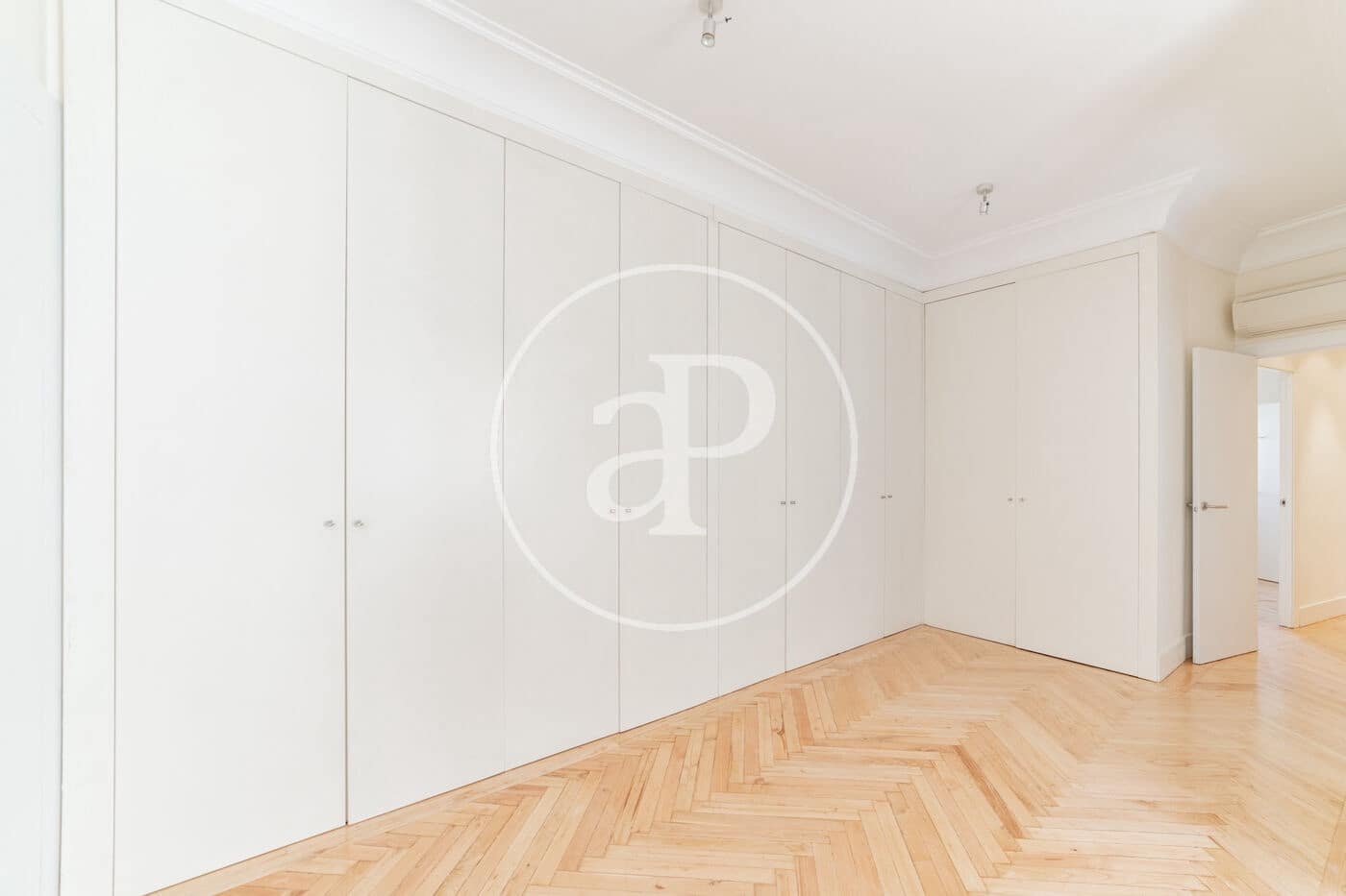 4 soveværelse Lejlighed til leje i Madrid by - € 6.000 (Ref: 9262613)