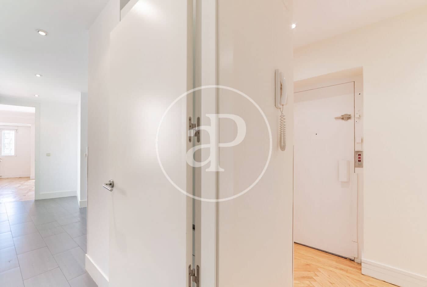 4 soveværelse Lejlighed til leje i Madrid by - € 6.000 (Ref: 9262613)