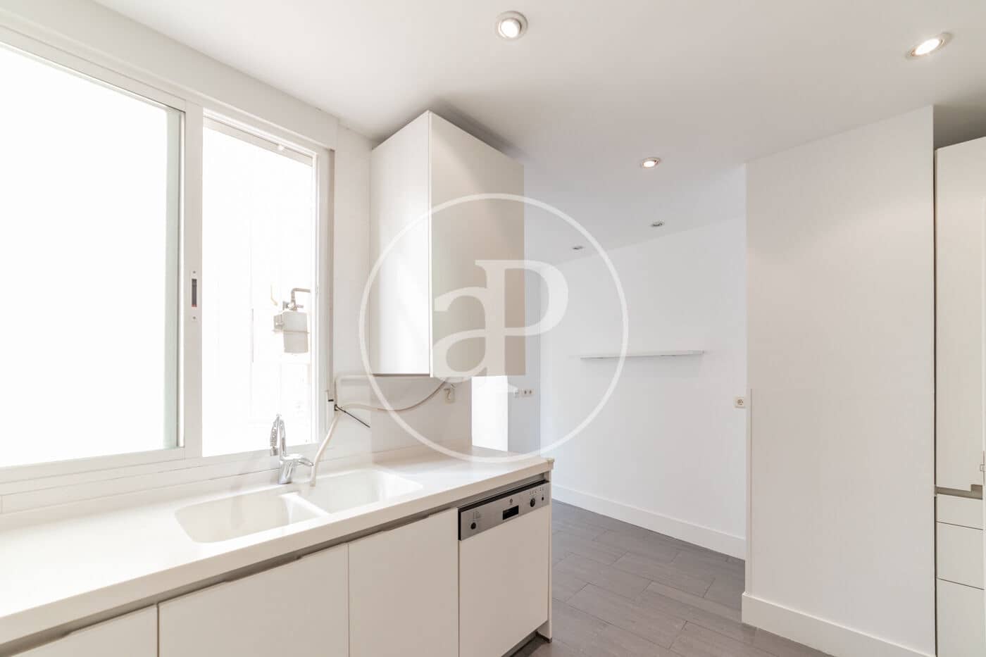 4 soveværelse Lejlighed til leje i Madrid by - € 6.000 (Ref: 9262613)