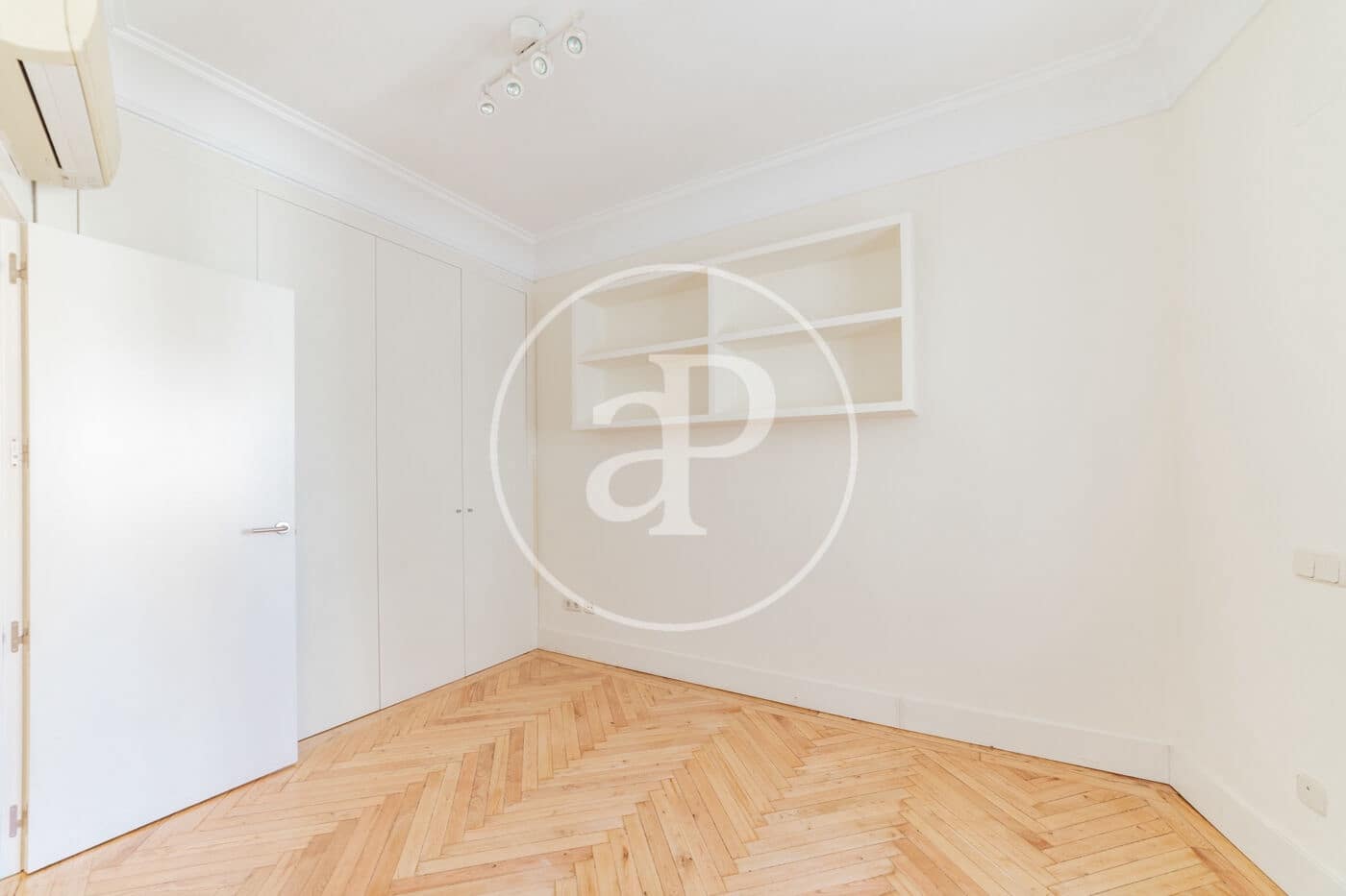 4 soveværelse Lejlighed til leje i Madrid by - € 6.000 (Ref: 9262613)