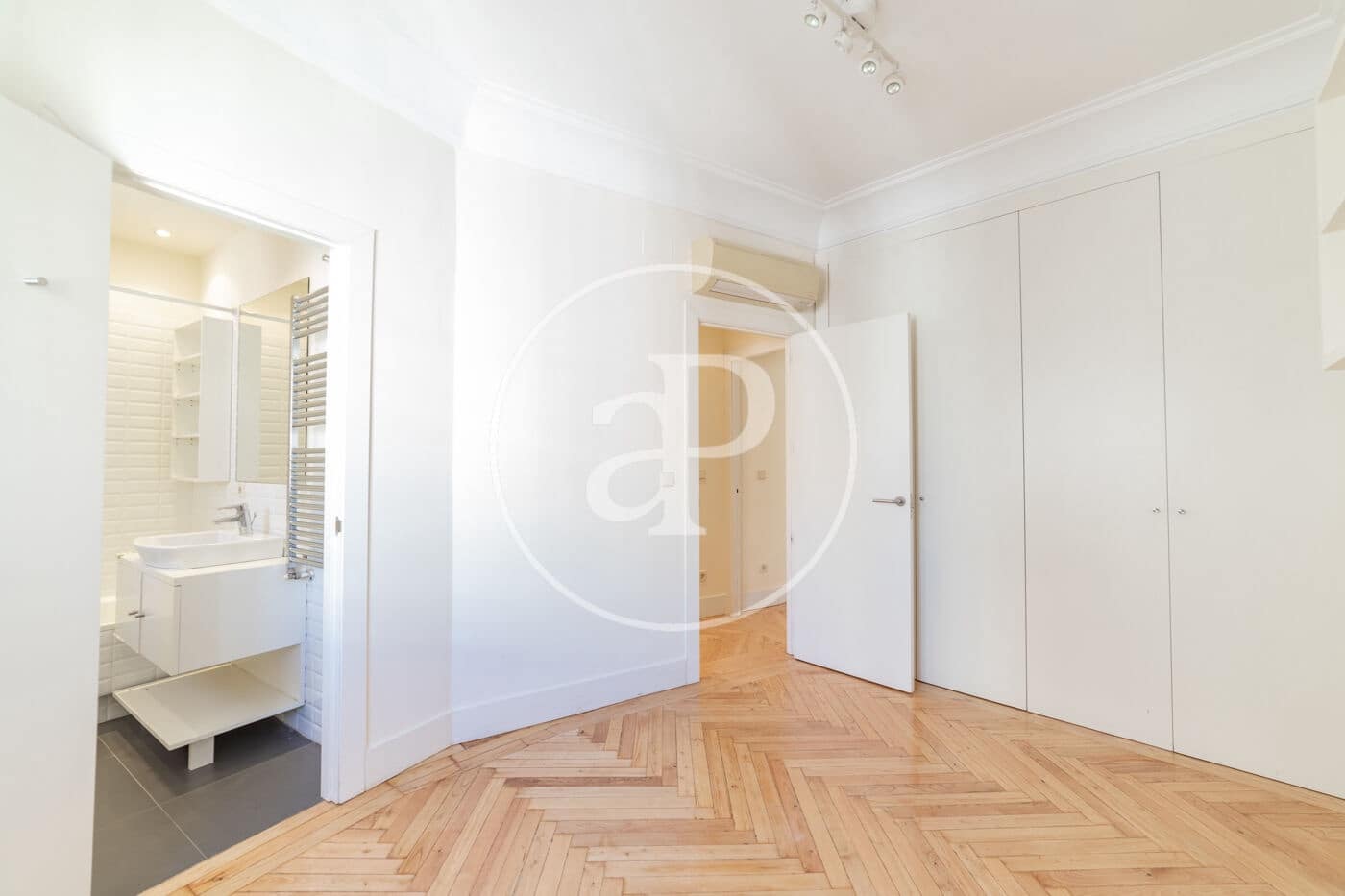 4 soveværelse Lejlighed til leje i Madrid by - € 6.000 (Ref: 9262613)