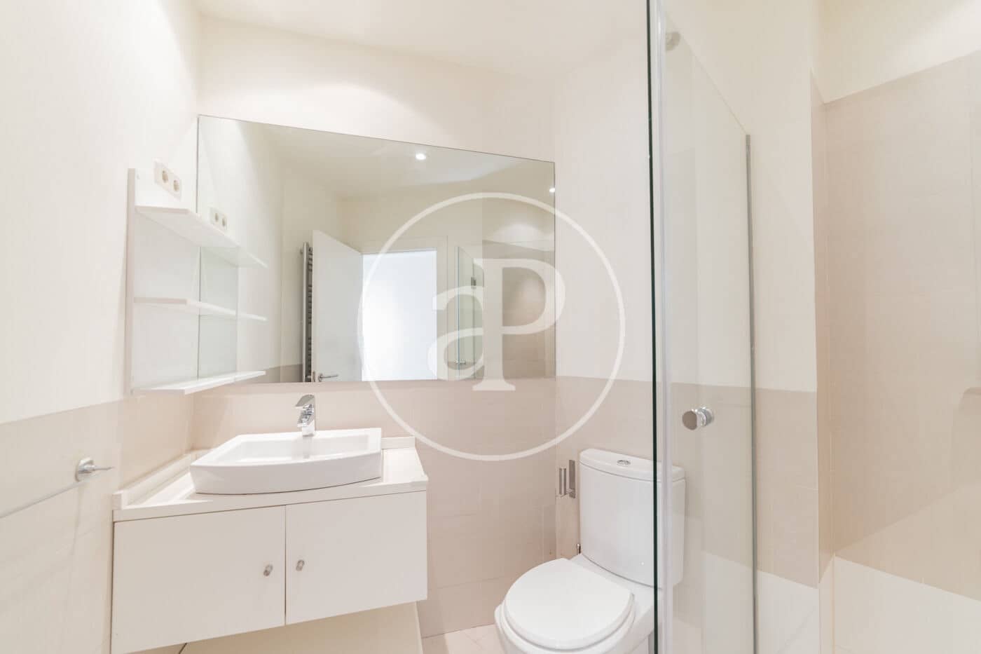 4 soveværelse Lejlighed til leje i Madrid by - € 6.000 (Ref: 9262613)