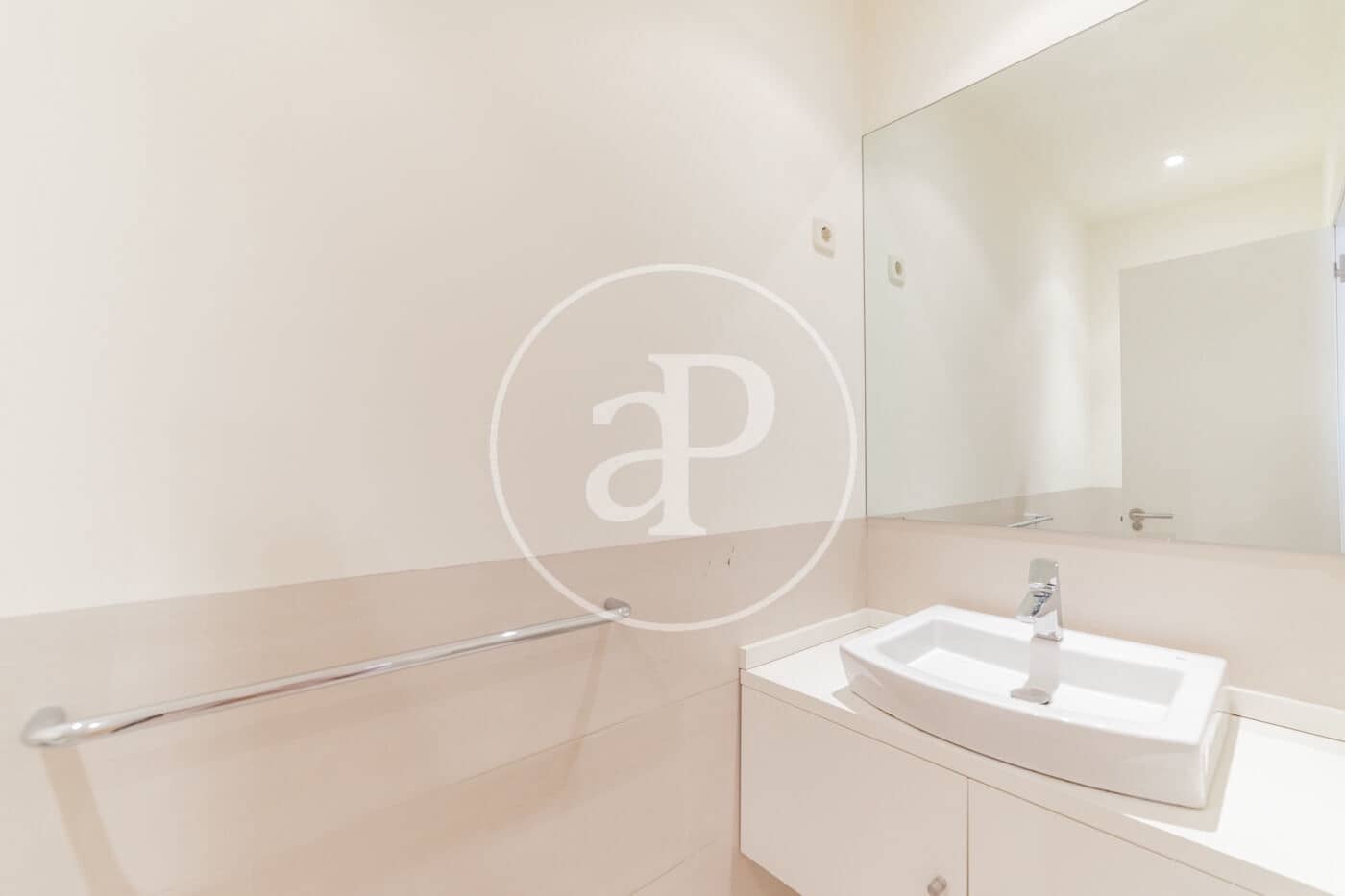 4 soveværelse Lejlighed til leje i Madrid by - € 6.000 (Ref: 9262613)