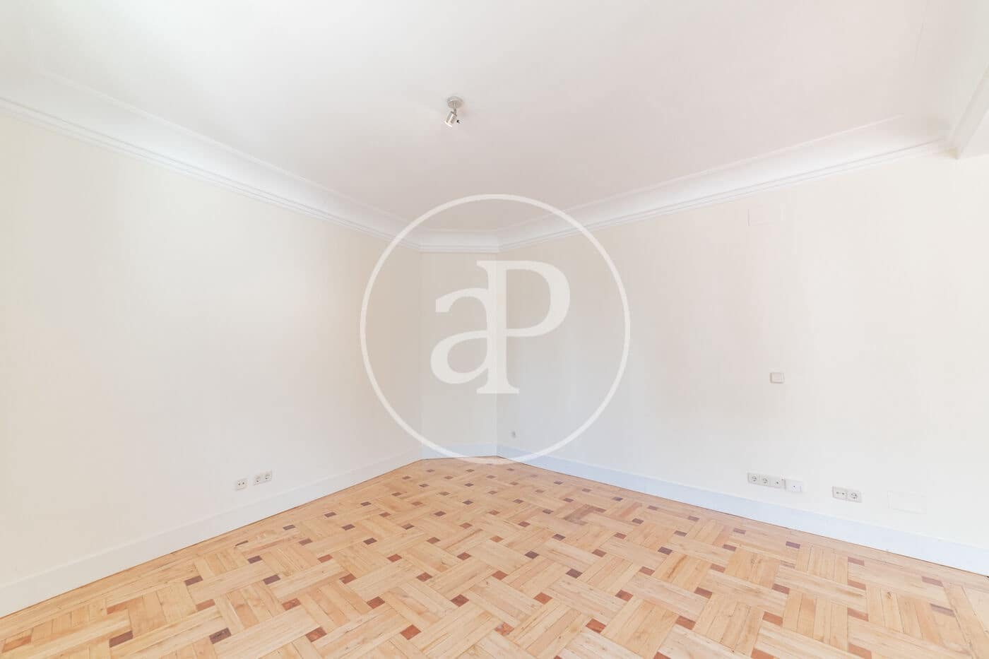 4 soveværelse Lejlighed til leje i Madrid by - € 6.000 (Ref: 9262613)