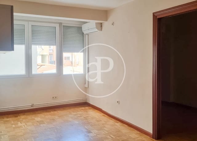 2 quarto Apartamento para arrendar em Colina, Madrid cidade - 1 400 € (Ref: 9269739)