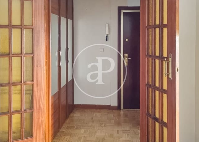 2 quarto Apartamento para arrendar em Colina, Madrid cidade - 1 400 € (Ref: 9269739)