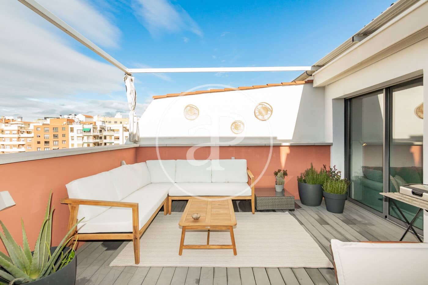 Penthouse de 2 chambres à louer à Madrid ville - 3 950 € (Ref: 9269745)