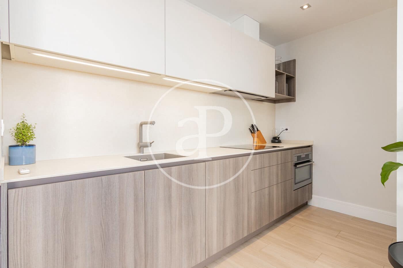 Penthouse de 2 chambres à louer à Madrid ville - 3 950 € (Ref: 9269745)