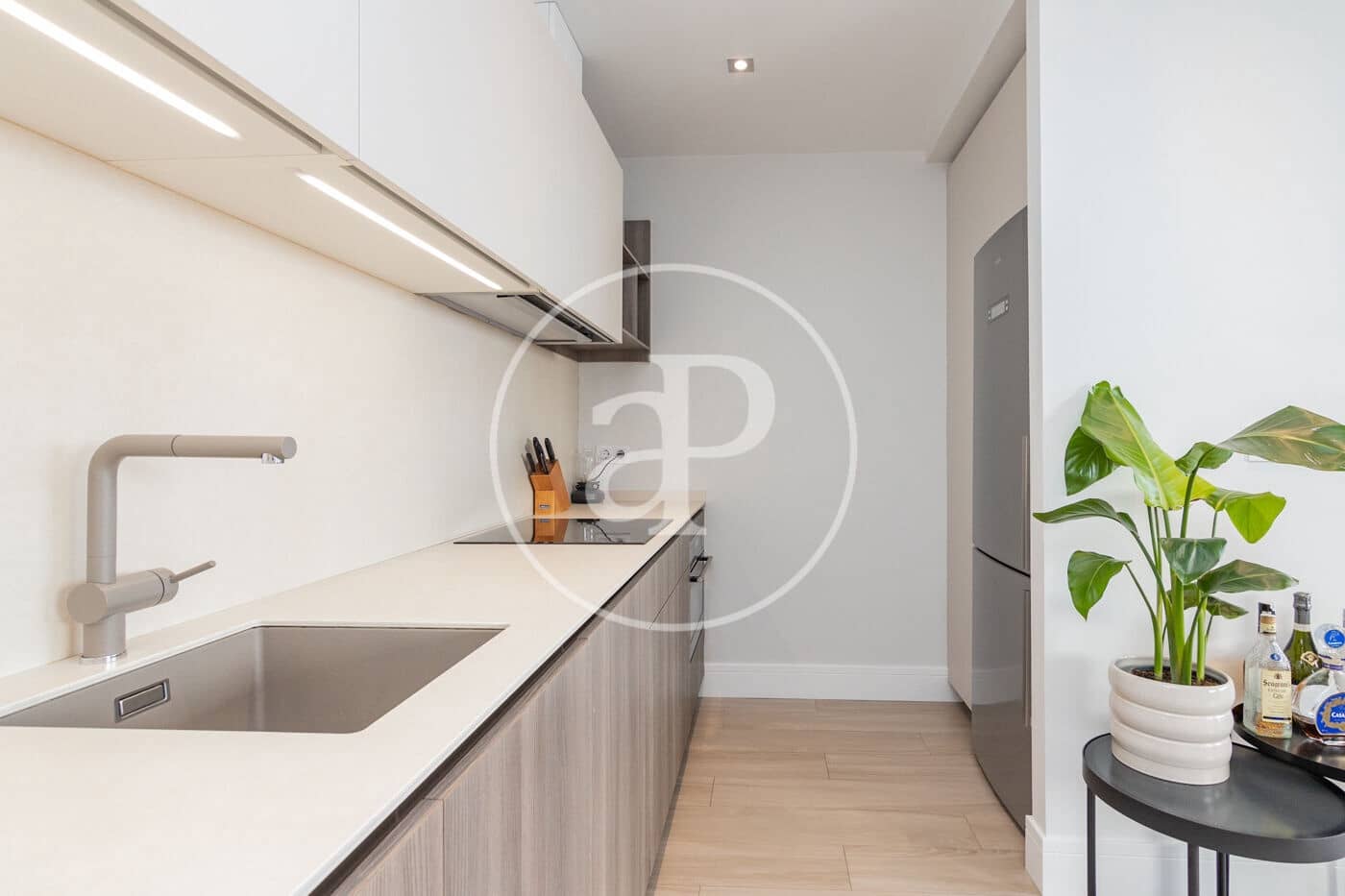 Penthouse de 2 chambres à louer à Madrid ville - 3 950 € (Ref: 9269745)