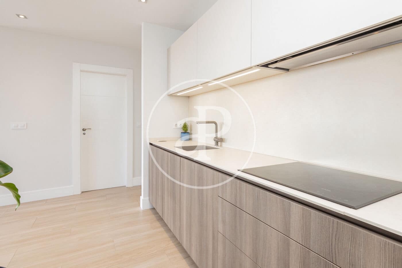 Penthouse de 2 chambres à louer à Madrid ville - 3 950 € (Ref: 9269745)
