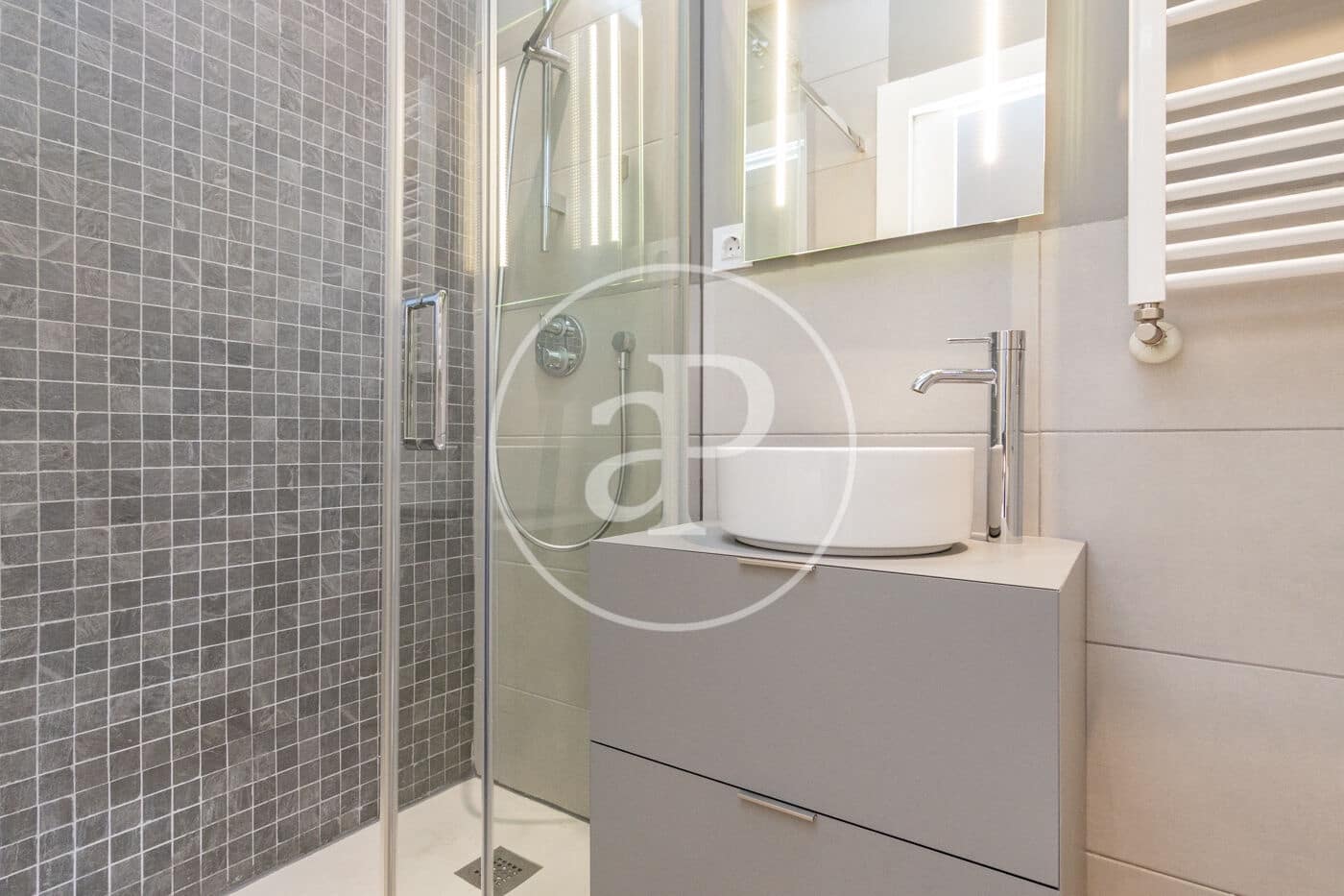 Penthouse de 2 chambres à louer à Madrid ville - 3 950 € (Ref: 9269745)